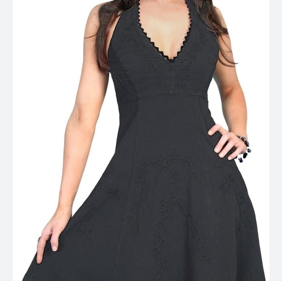 Maggy London Dresses & Skirts - Maggy London Elegant Black Halter Dress